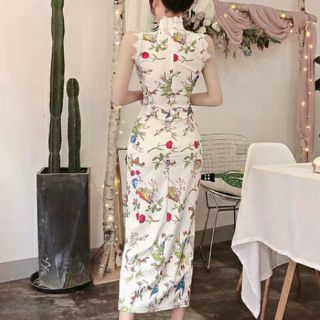 Sườn xám cách tân xẻ tà
