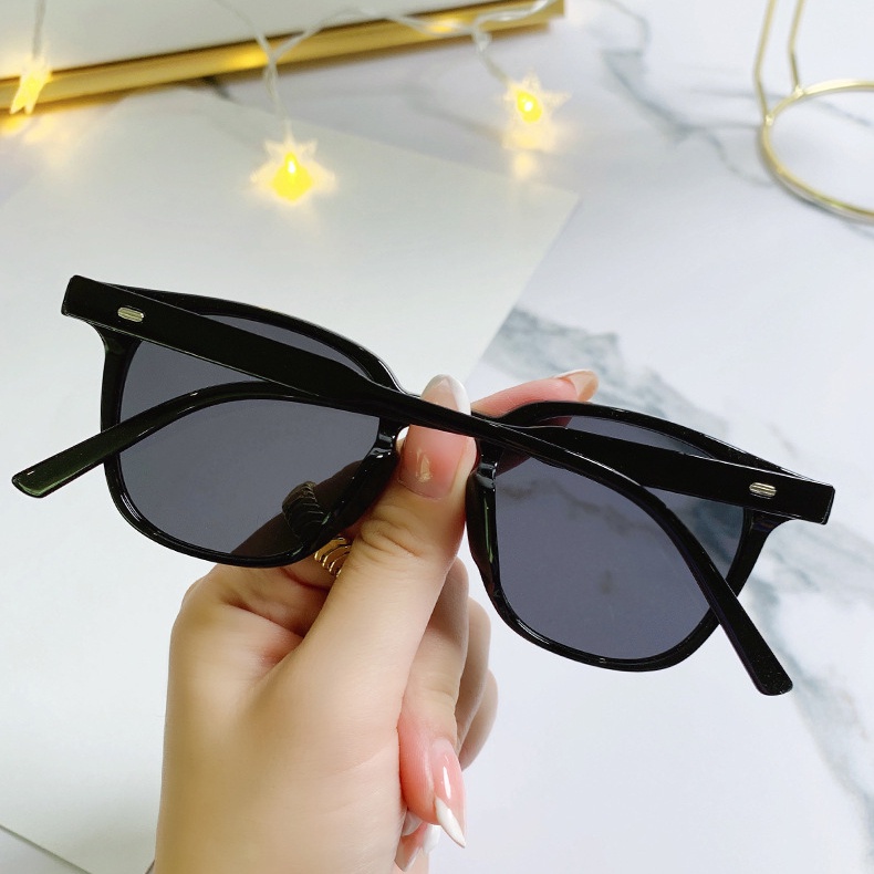 Kính Mát Vuông Bảo Vệ Mắt Khỏi Tia UV400 Dành Cho Nam Và Nữ