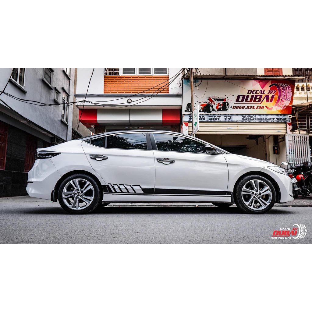 Tem thể thao trang trí xe Elantra nhẹ nhàng