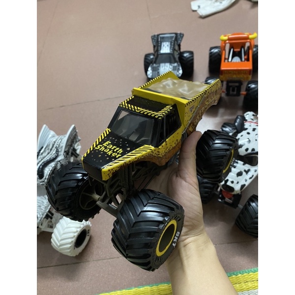 Đồ chơi trẻ em VNXK Xe mô hình Monster Jam làm từ lốp BKT thật, size 1:24. Kid toys made in Vietnam