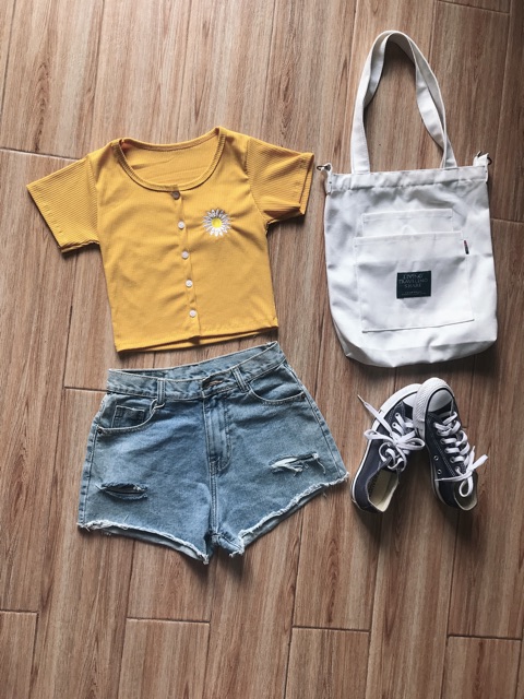 Áo croptop ôm 📣FREESHIP Đơn 250K📣 Áo croptop nút hoa cúc hàng Quảng Châu Chất Đẹp | BigBuy360 - bigbuy360.vn