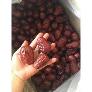 1 kg Táo đỏ tân cương táo ngon cùi dầy nhiều thịt.