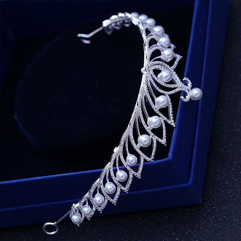 Vương miện công chúa đính đá lấp lánh dành cho cô dâu