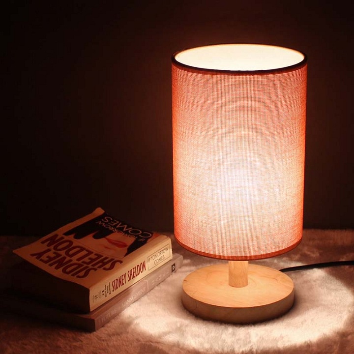 Đèn decor phòng ngủ, trang trí để bàn đế gỗ chao vải, đèn ngủ để bàn