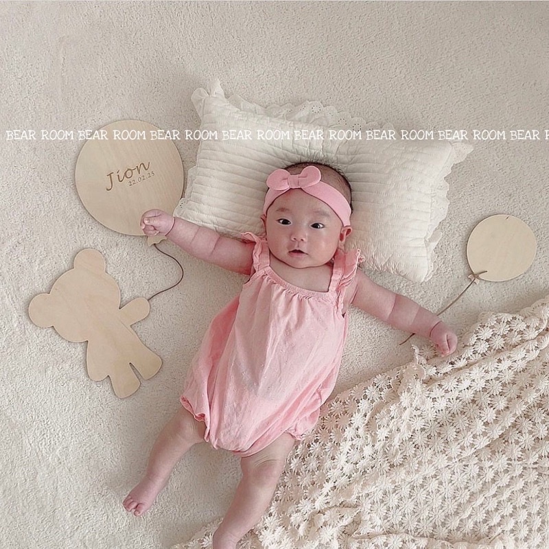 Set gấu cầm bóng bằng gỗ khắc tên bé theo yêu cầu