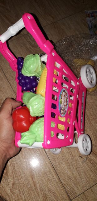 Sét 1 chiếc xe mô hình đi siêu thị và các mô hình trái cây bằng nhựa rất đẹp