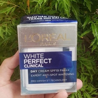 Kem dưỡng da trắng mịn và giảm thâm nám ban ngày/ban đêm L'Oreal Paris White