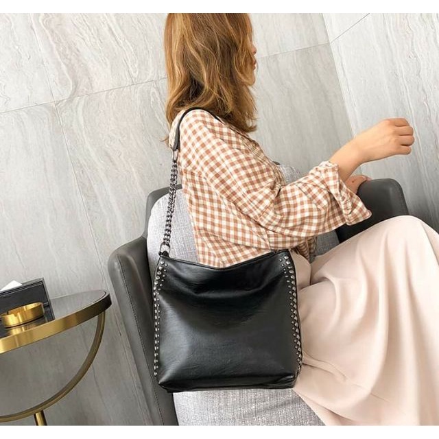 TÚI DA ĐINH HOT / TÚI TOTE NẠM ĐINH ULZZANG