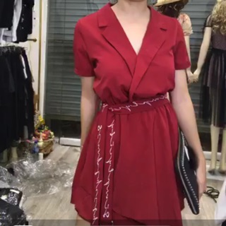 Jumpsuit giả váy dáng vest