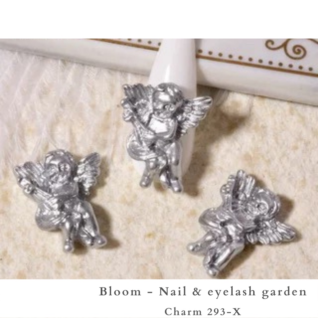 Charm nail gắn móng