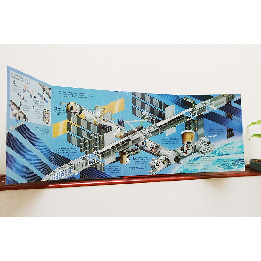 Sách Tương Tác Big Book - Cuốn Sách Khổng Lồ Về Tên Lửa Và Các Thiết Bị Vũ Trụ - Đinh Tị