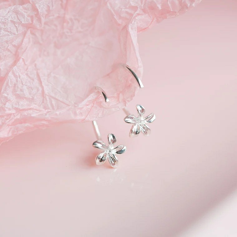 Bông tai bạc nữ dạng móc hoa 5 cánh tiểu thư DaLiA Jewelry khuyên tai bạc không cần chốt xinh xắn