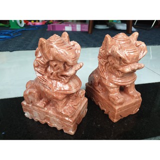 Tượng kỳ lân đá trấn thạch