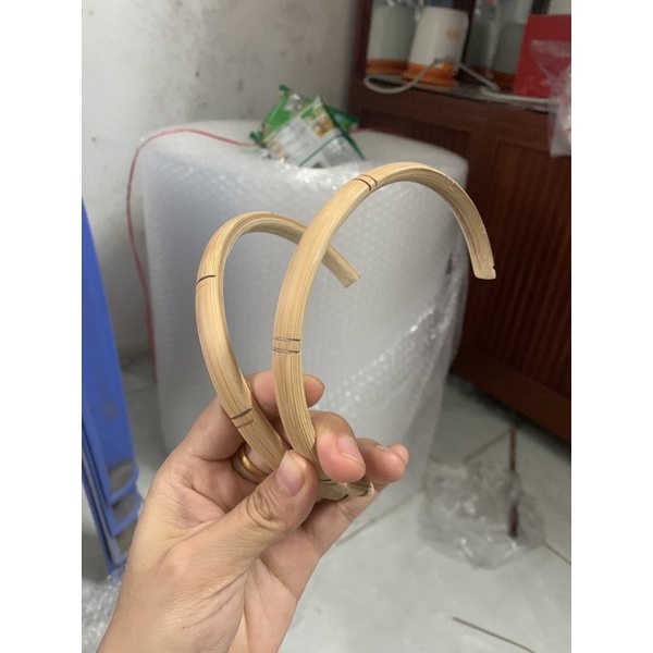 Cầu góc mào cho chim đứng, làm bằng trúc