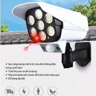 Đèn năng lượng mặt trời giả camera tự động BẬT TẮT chống trộm. có điều khiển