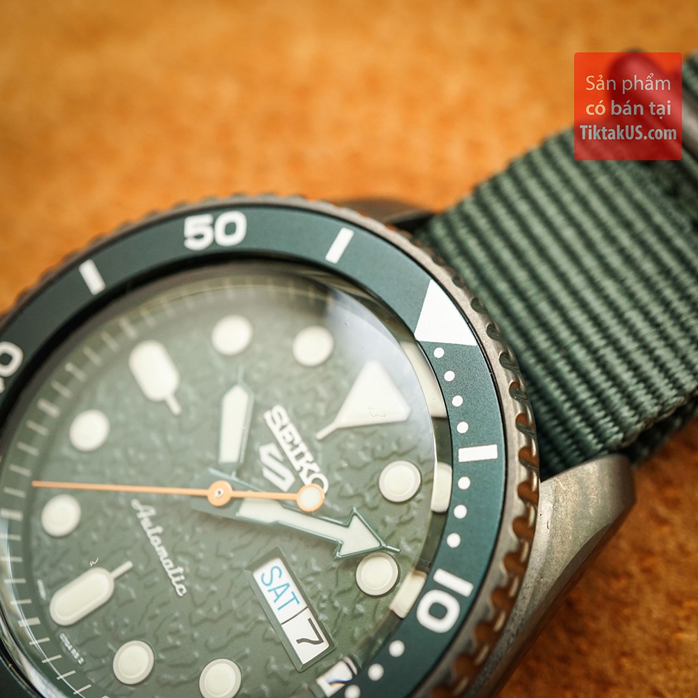 Đồng hồ nam Seiko 5 Sport 2019 dây vải NATO SRPD77K1