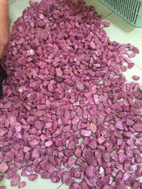 Hồ ly 9 đuôi bằng đá ruby tự nhiên