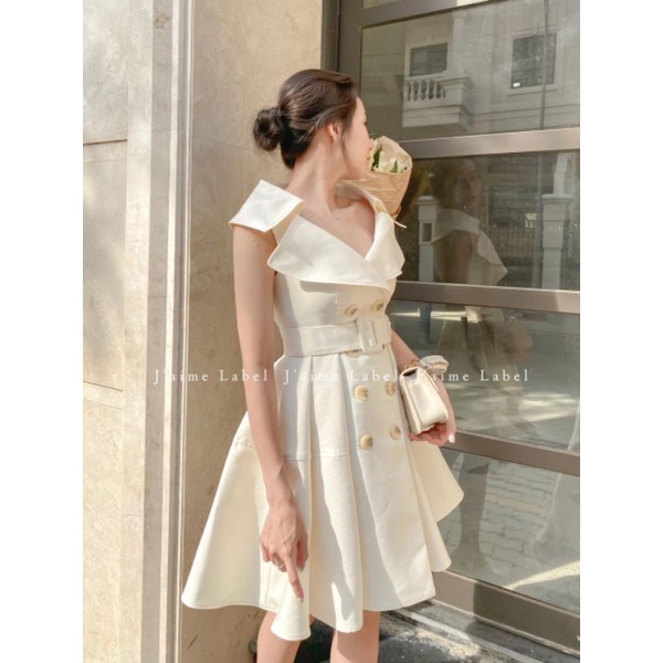 Đầm cổ vest kèm belt đính nút