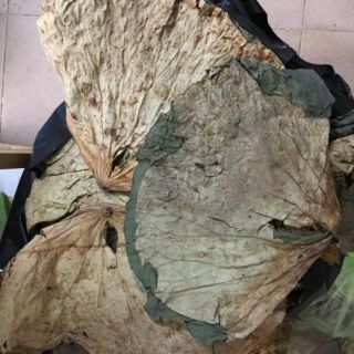 Trà lá sen cao cấp hiệu Sen Quê hộp 68g