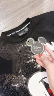 Áo nỉ đen Mickey Mouse lấp lánh