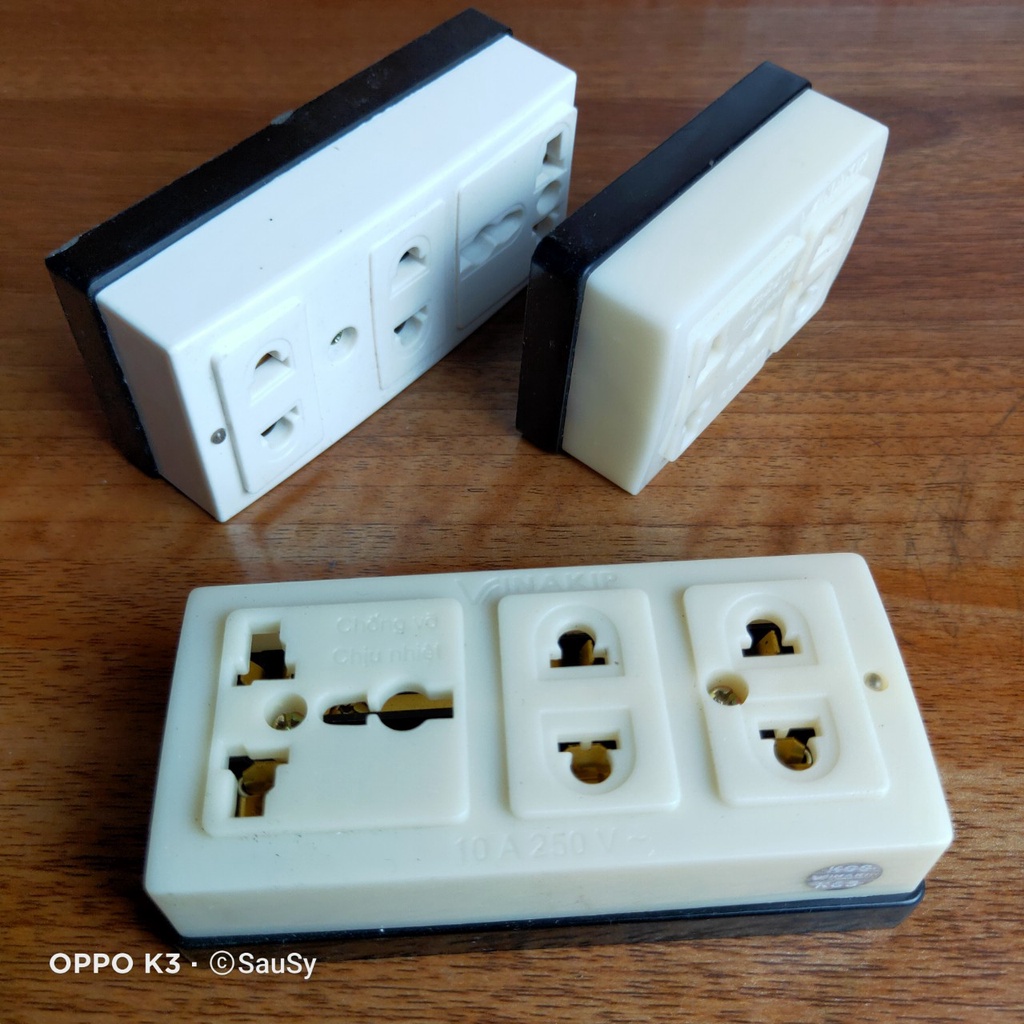 Ổ điện 3 lỗ có chỗ cắm chân phích 3 chạc