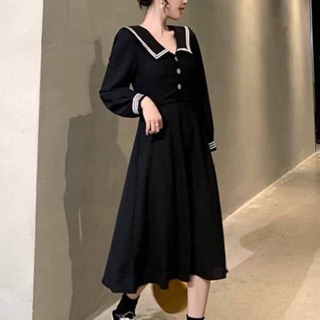 Váy viền cổ