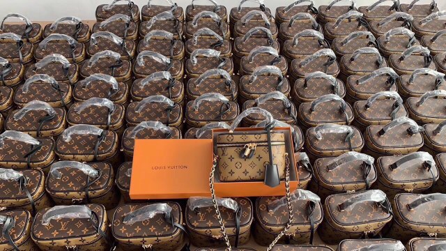 Túi xách nữ đeo chéo cốp mini hoạ tiết hoa nâu hàng fullbox có hộp