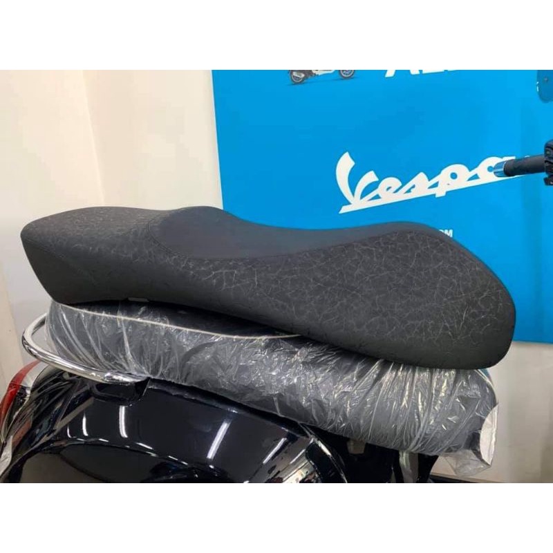 Yên xe Black Jaguar Vespa GTS / GTV nhập khẩu Ý