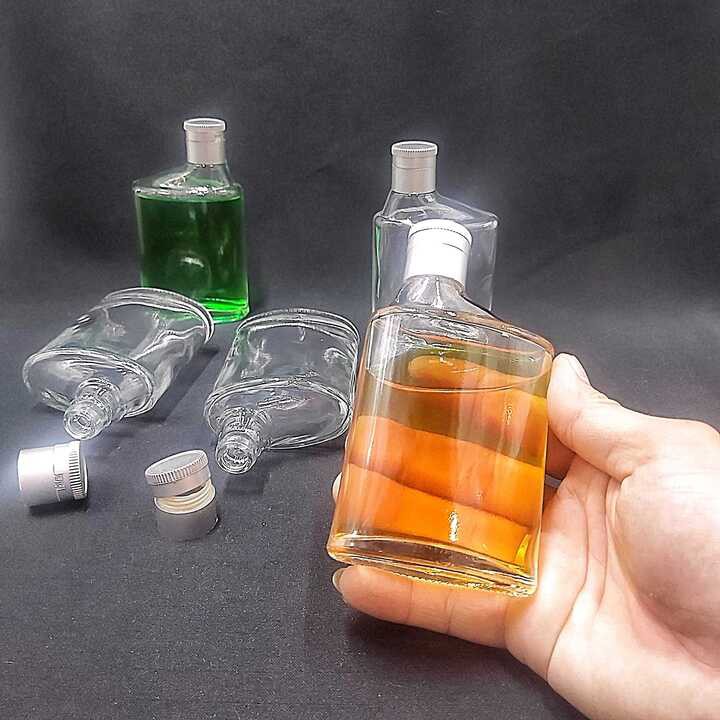 Chai Thủy Tinh Nhỏ Bỏ Túi 100ML (1 chai) mẫu Dẹt kiểu SỐ 6 nắp nhựa bạc - Chai đựng rượu Mini độc đáo