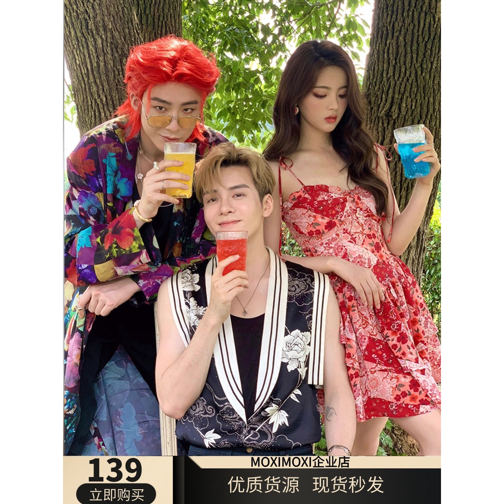 Váy hai dây đỏ xòe họa tiết hoa Dương Siêu Việt