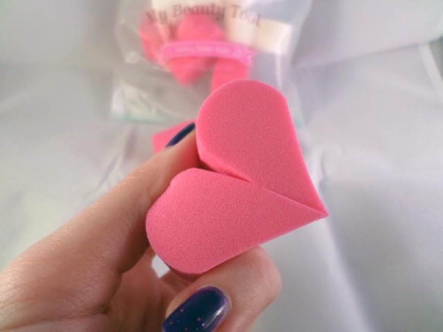 Mút tán kem nền trái tim My Beauty Tool Heart Shape Puff Etude House