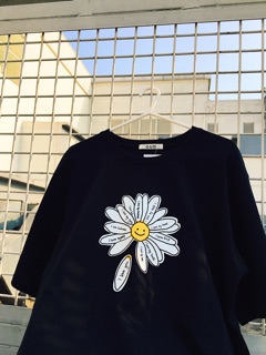 Áo thun seegudinallthings Daisy/ Black_White