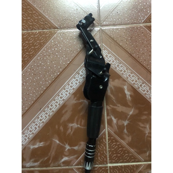Chân chống bắt 3 điểm