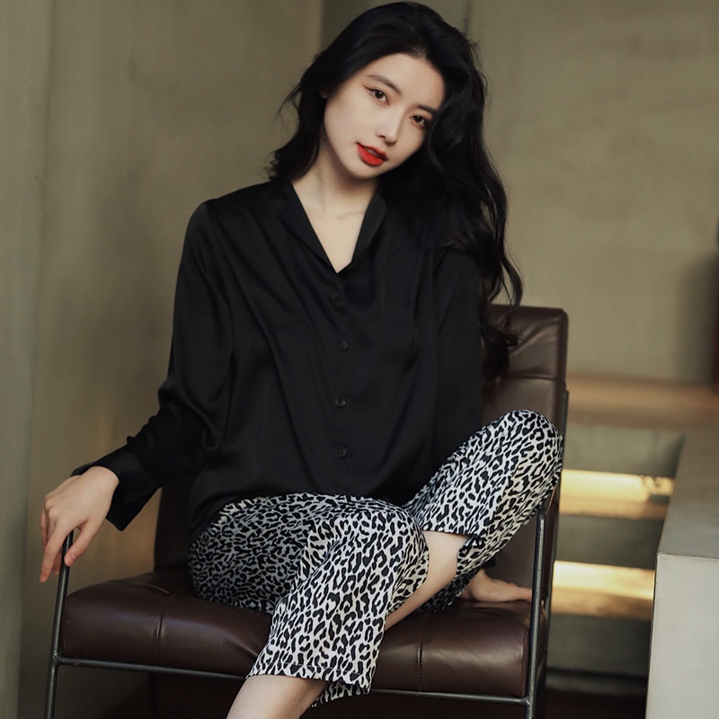 Set Pijama Áo Dài Tay + Quần Dài Họa Tiết Da Báo Cho Nữ