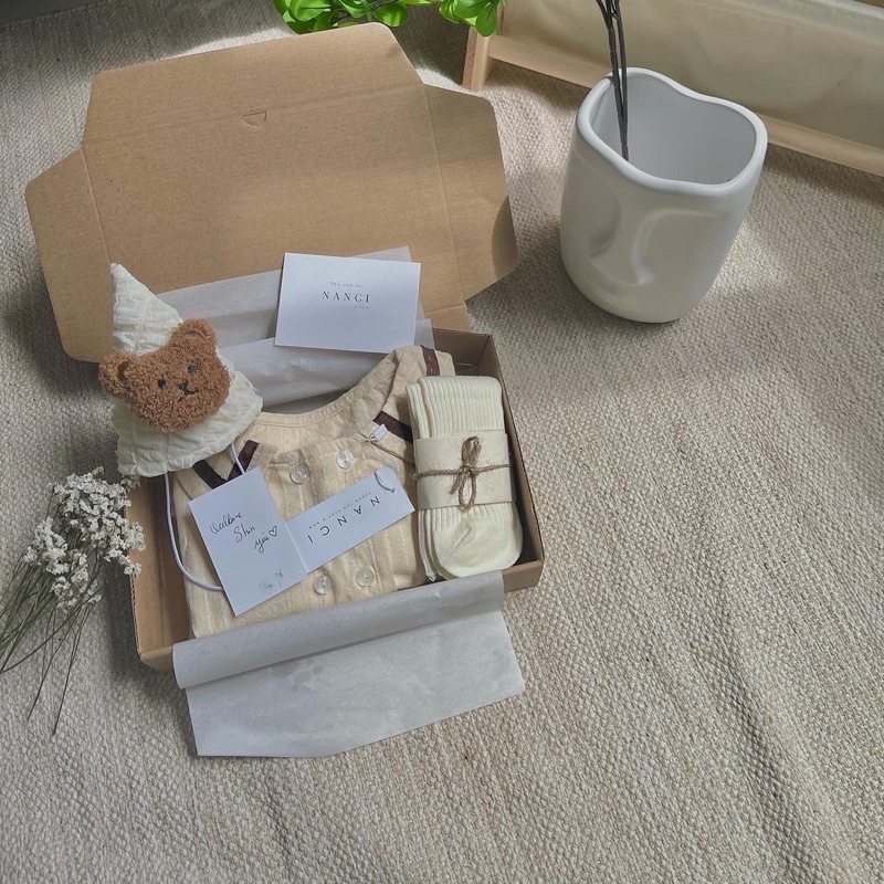 Hộp quà có sẵn cho bé + túi giấy Nanci room