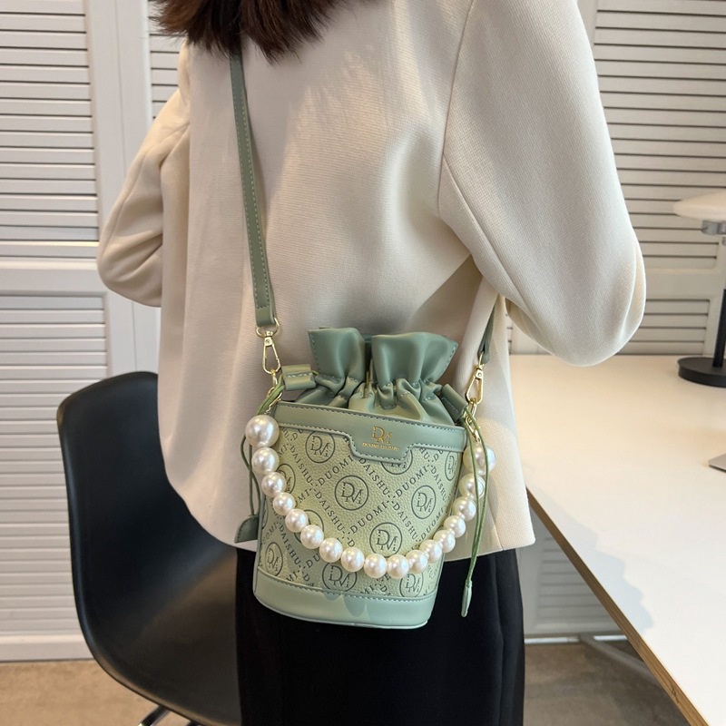 Túi đeo chéo IELGY đính ngọc trai cao cấp thời trang dành cho nữ