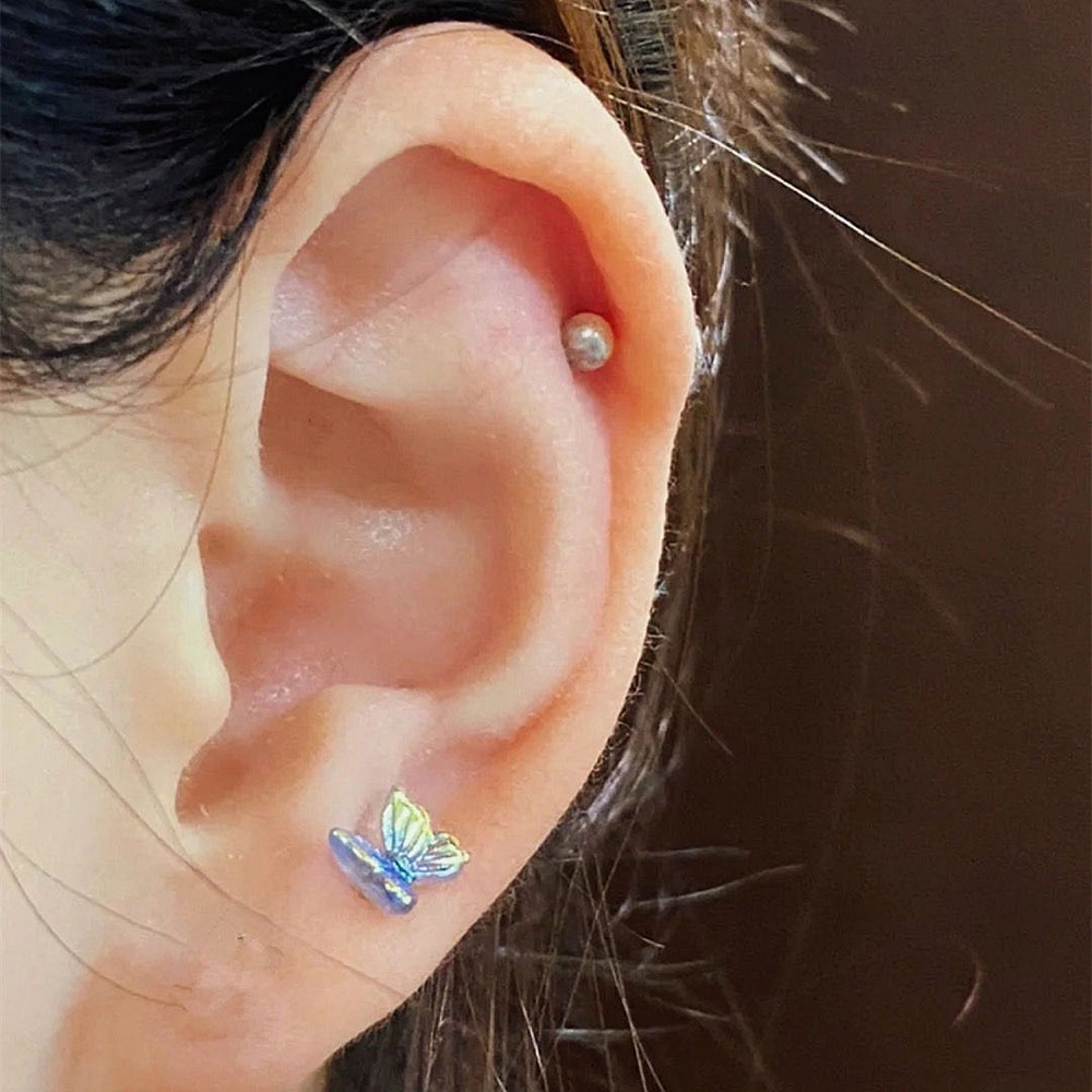 Khuyên tai hình bướm đính đá màu sắc ngọt ngào
