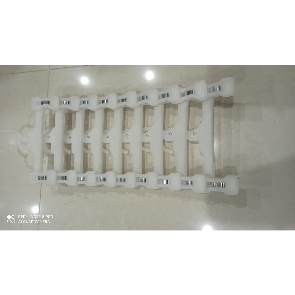 Móc treo quần áo trẻ em bằng nhựa giá rẻ - mắc kẹp quần manetti trẻ em màu cam, trắng, đen hàng loại 1