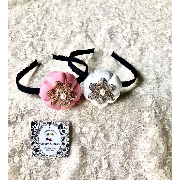 Mấn đeo cùng hanbok