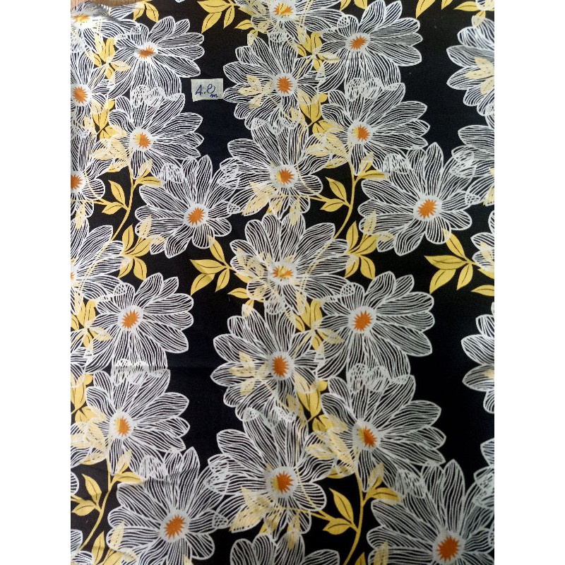 Vải thô cotton nền đen họa tiết hoa trắng thân lá vàng
