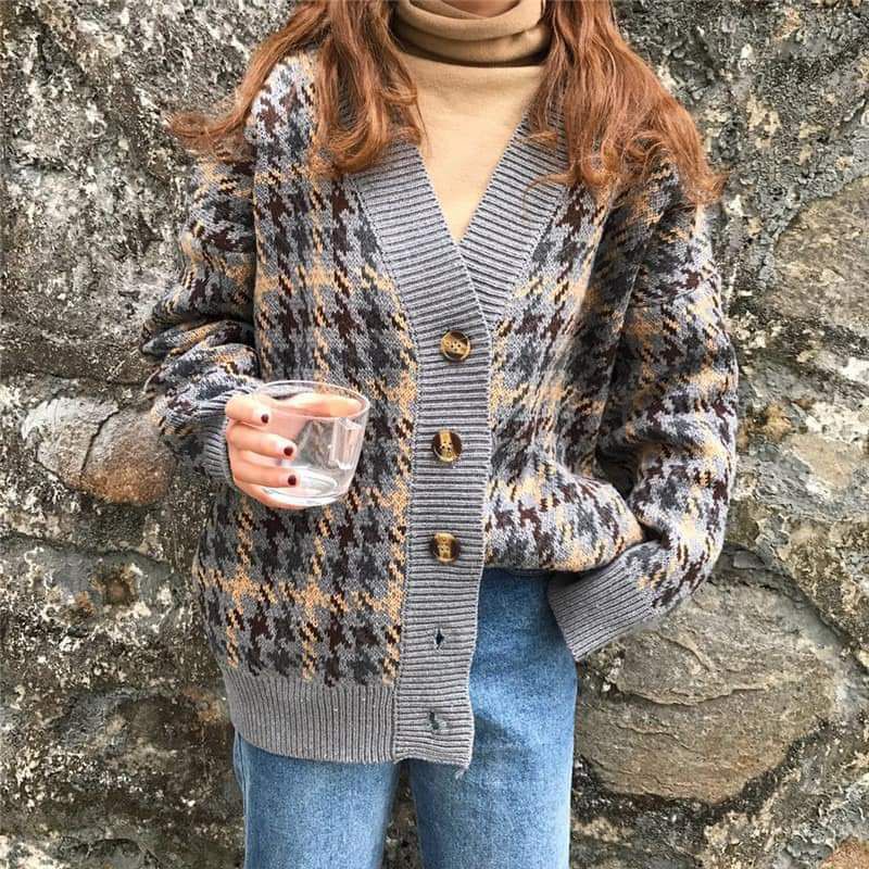 Áo khoác len sọc caro dáng rộng rãi chất đẹp như hình.