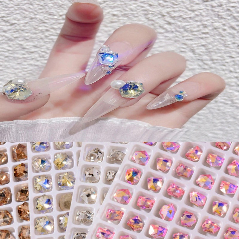 2 viên đá pha lê dạng khối, hình lục giác