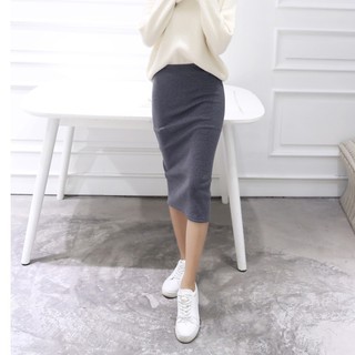 Chân váy ôm xẻ tà phong cách thanh lịch