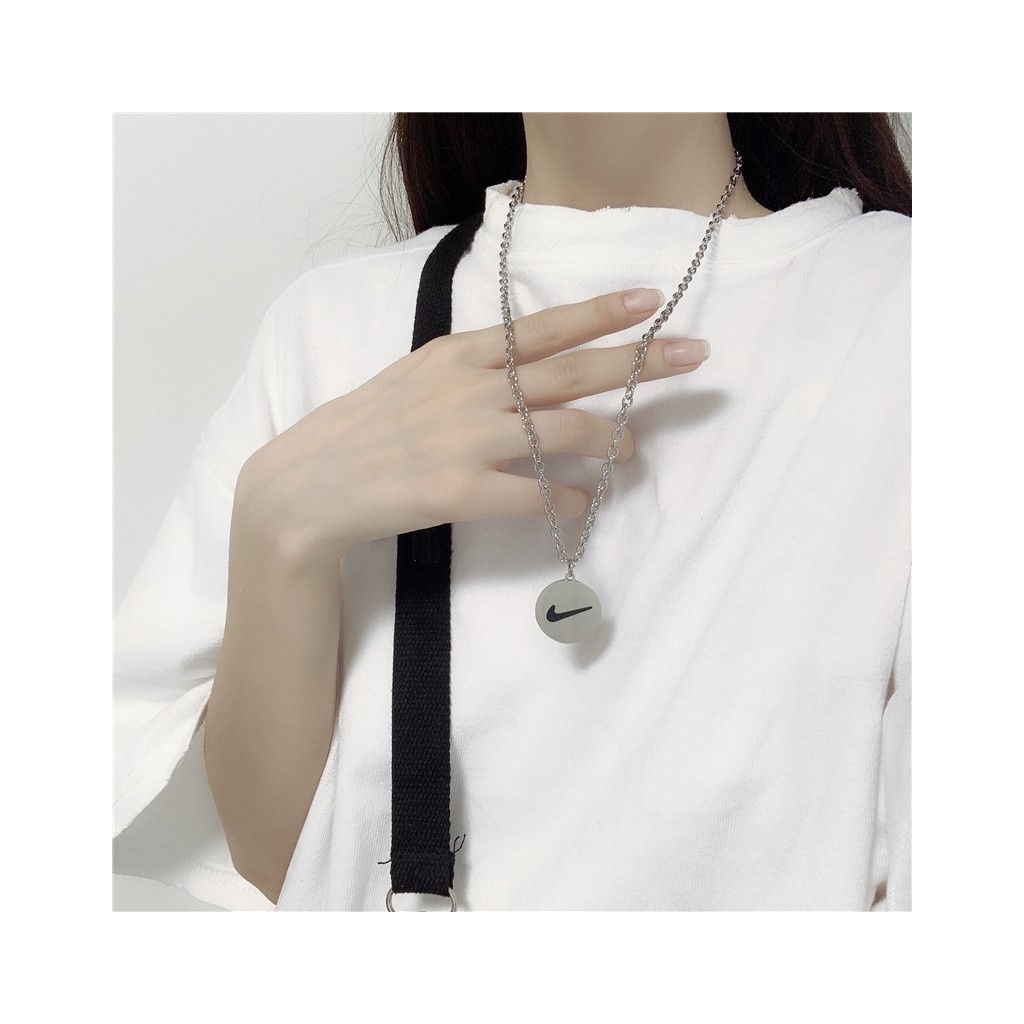 Dây Chuyền logo Phong Cách Hiphop không thể thiếu của các cô nàng cá tính DC01