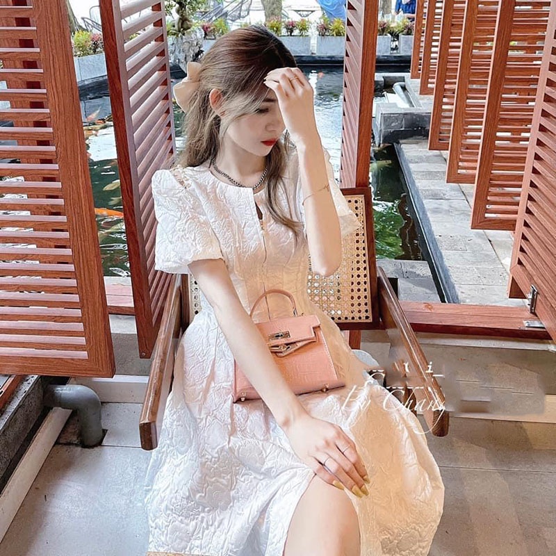 Váy Gấm Khoét Vai Dáng Xòe Ôm Eo Hàng Quảng Châu M05544