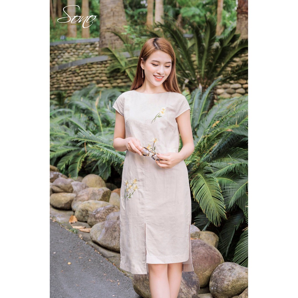 Sono - Đầm Linen Suông Thêu Hoa Cúc Trắng