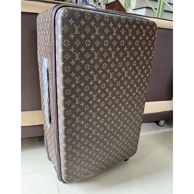 Vali du lịch cao cấp size 28, hàng chất lượng cao. Nhựa cao cấp, da cao cấp. 4 Bánh xoay 360.