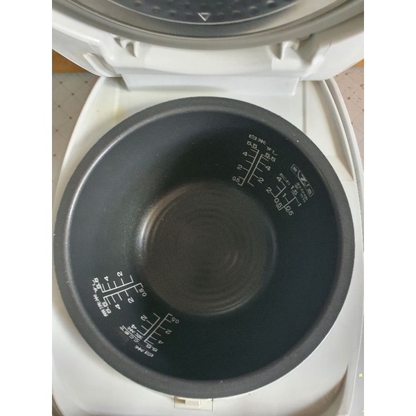 Nồi cơm điện 1 lit cao tần IH- áp suất hút chân không Toshiba