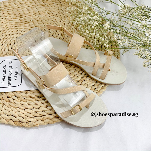 Giày Sandal Xỏ Ngón Khoá Đế Bệt Shoes Paradise