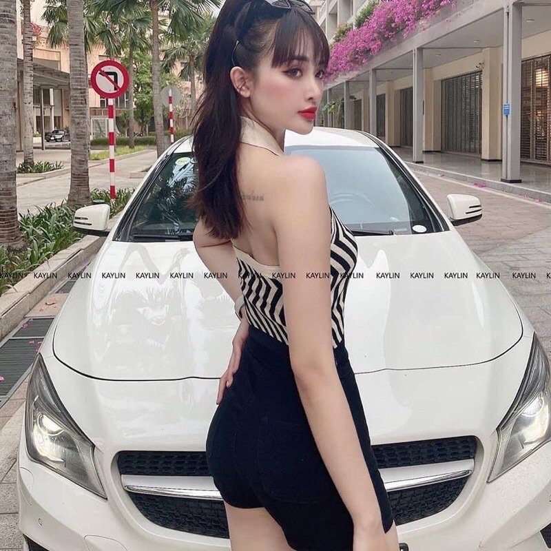Áo len yếm kẻ hở lưng